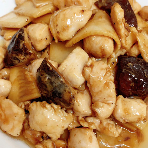 4.Pollo con bambú y setas
